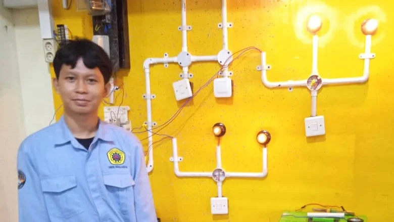Membuat rangkaian seri dan paralel dengan saklar tunggal