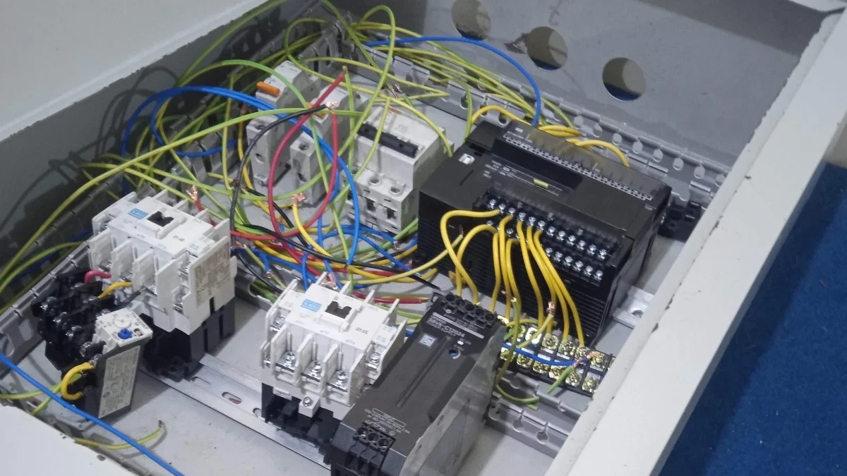 Membuat rangkain PLC